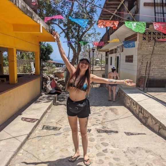 Meet your Posher, Laurianne - Picture 1 of 1